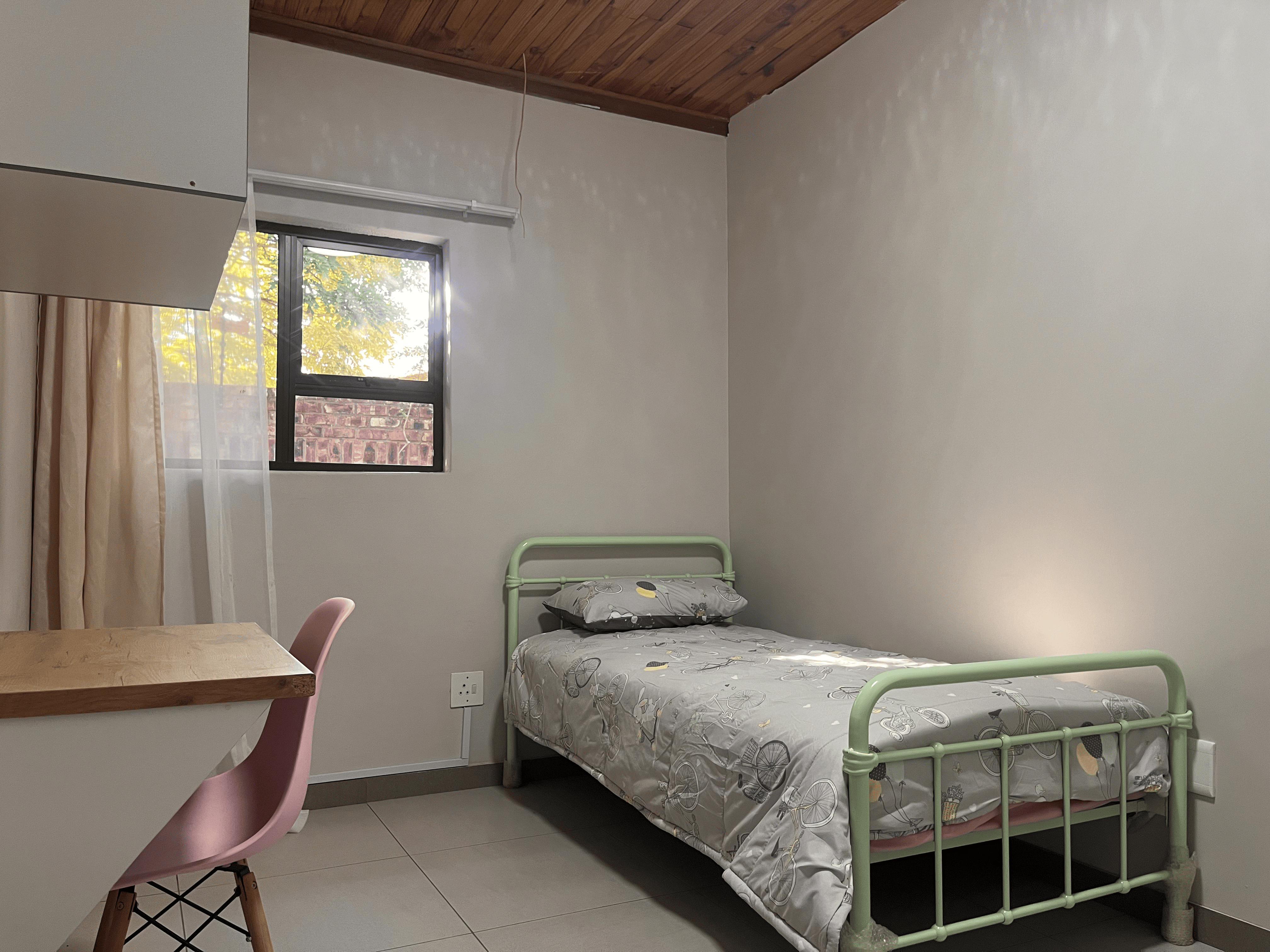 Single Room with En-Suite Bathroom