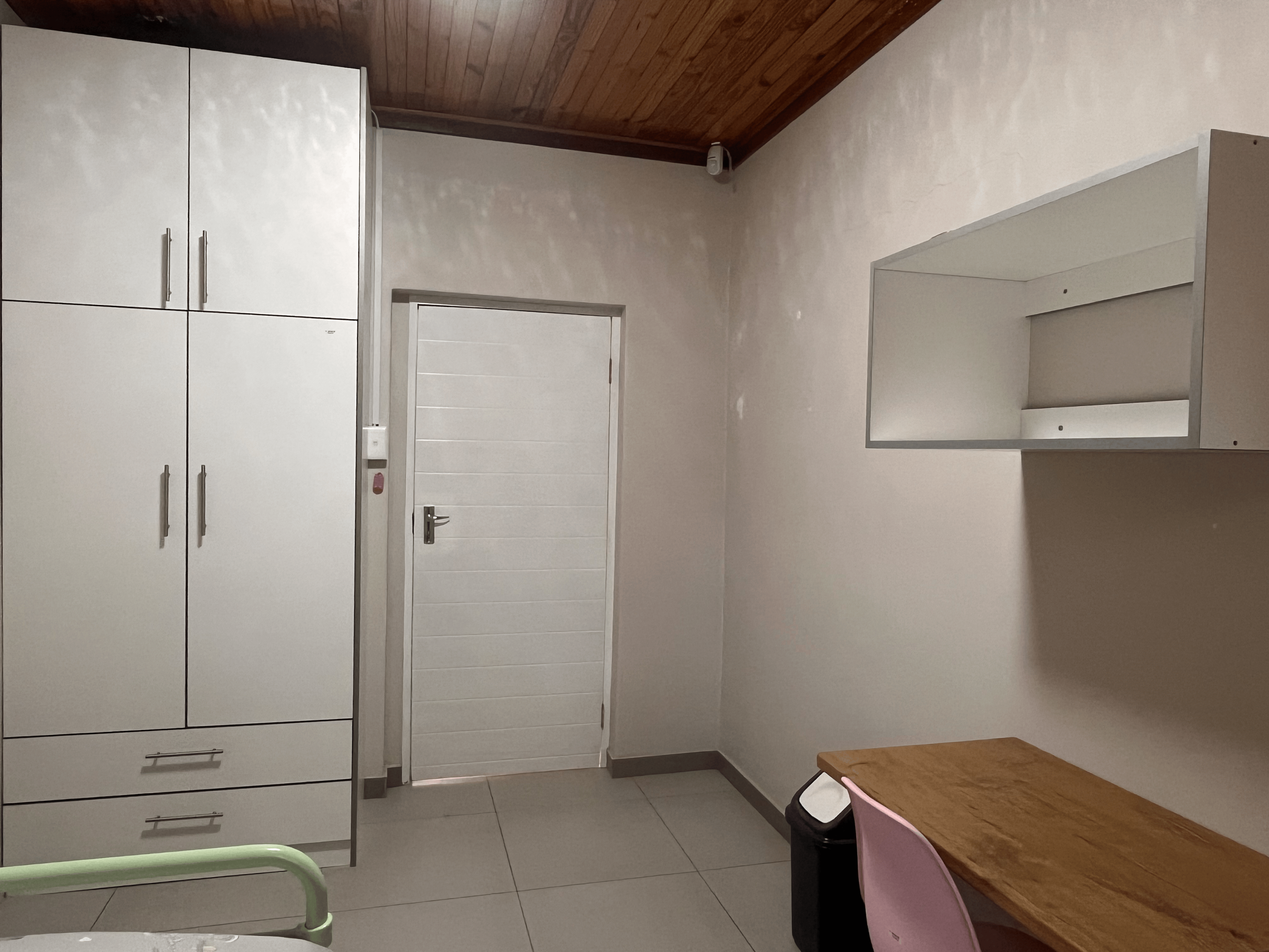 Single Room with En-Suite Bathroom