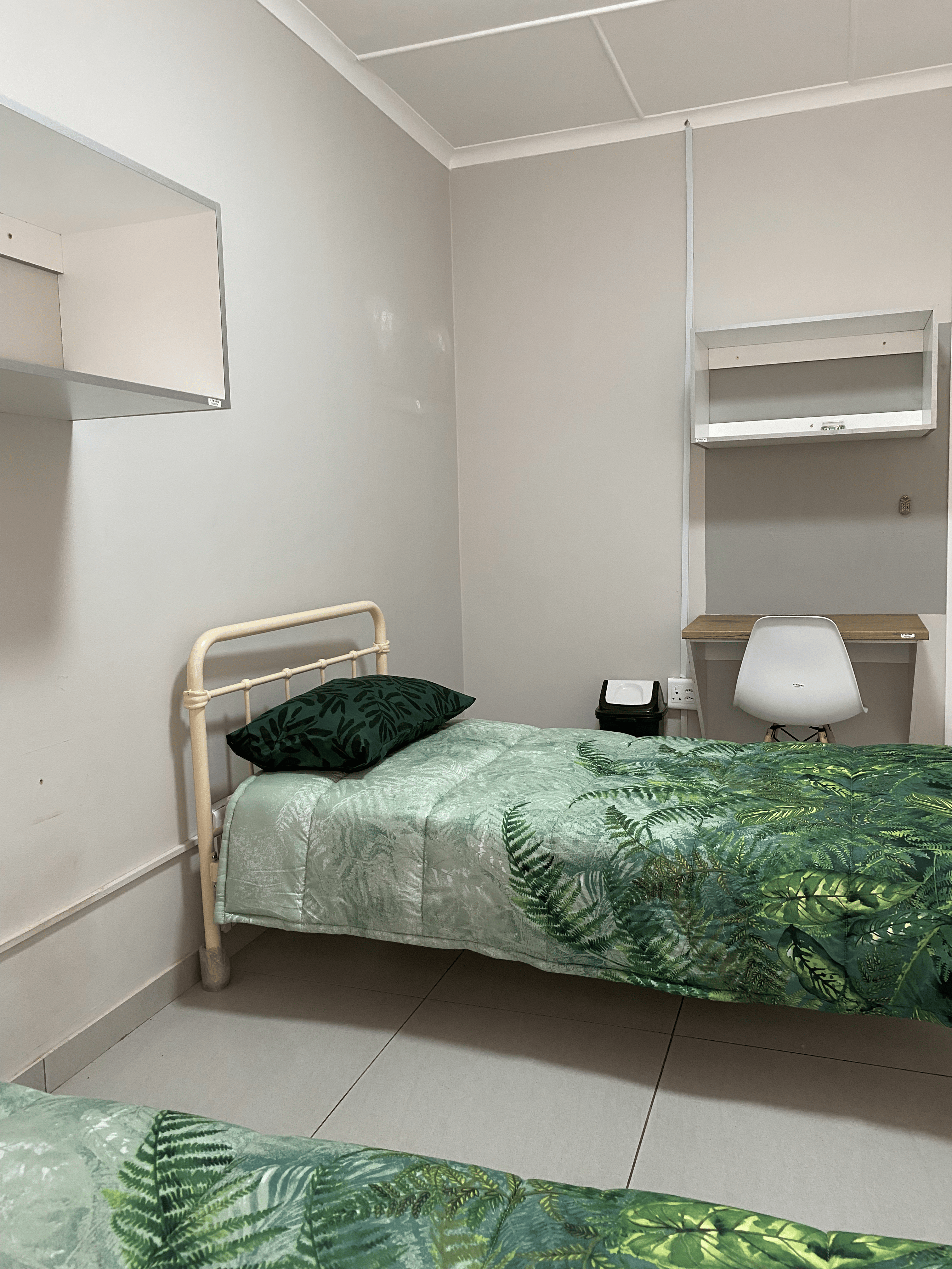 Single Room with En-Suite Bathroom