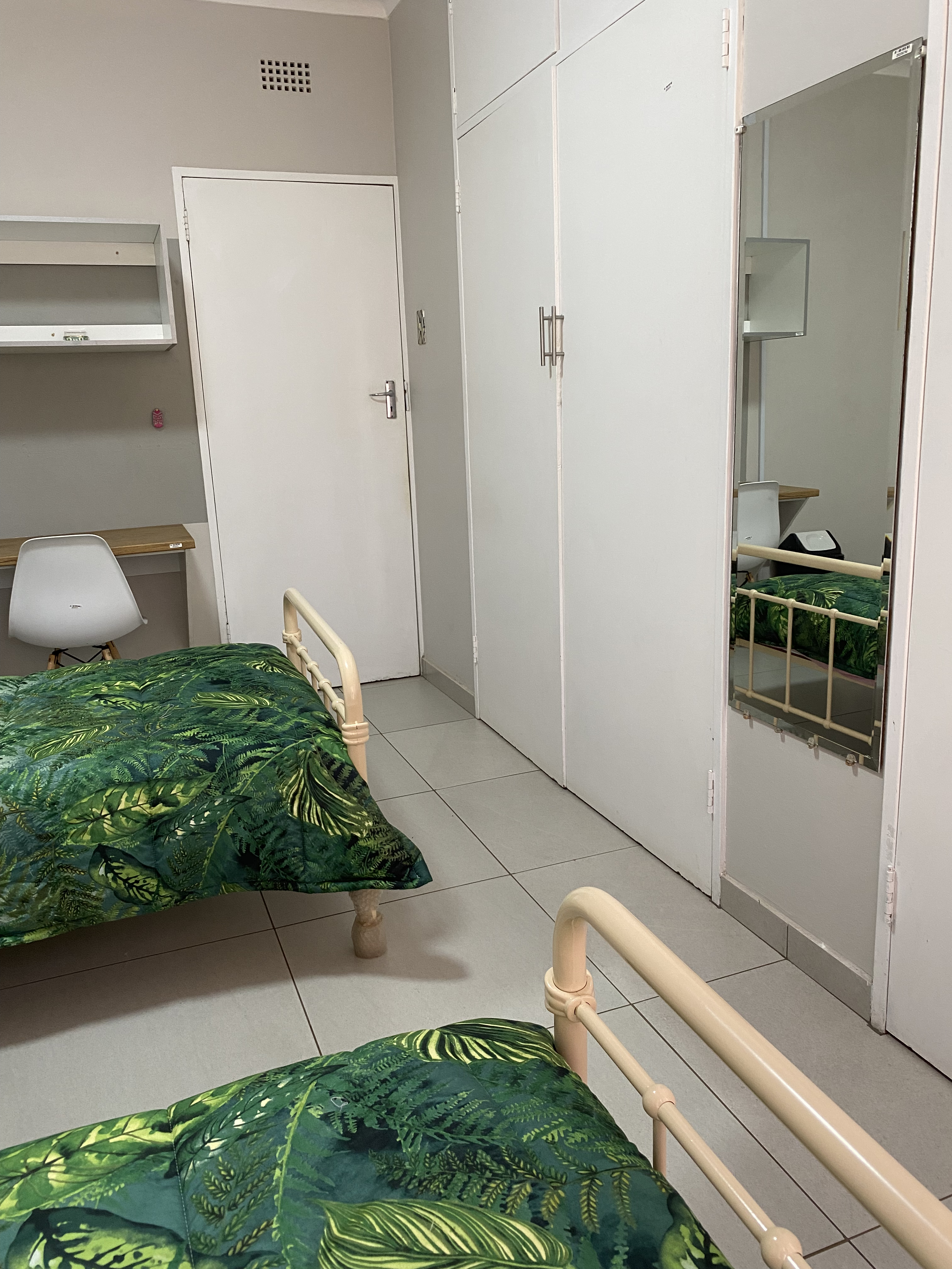 Single Room with En-Suite Bathroom