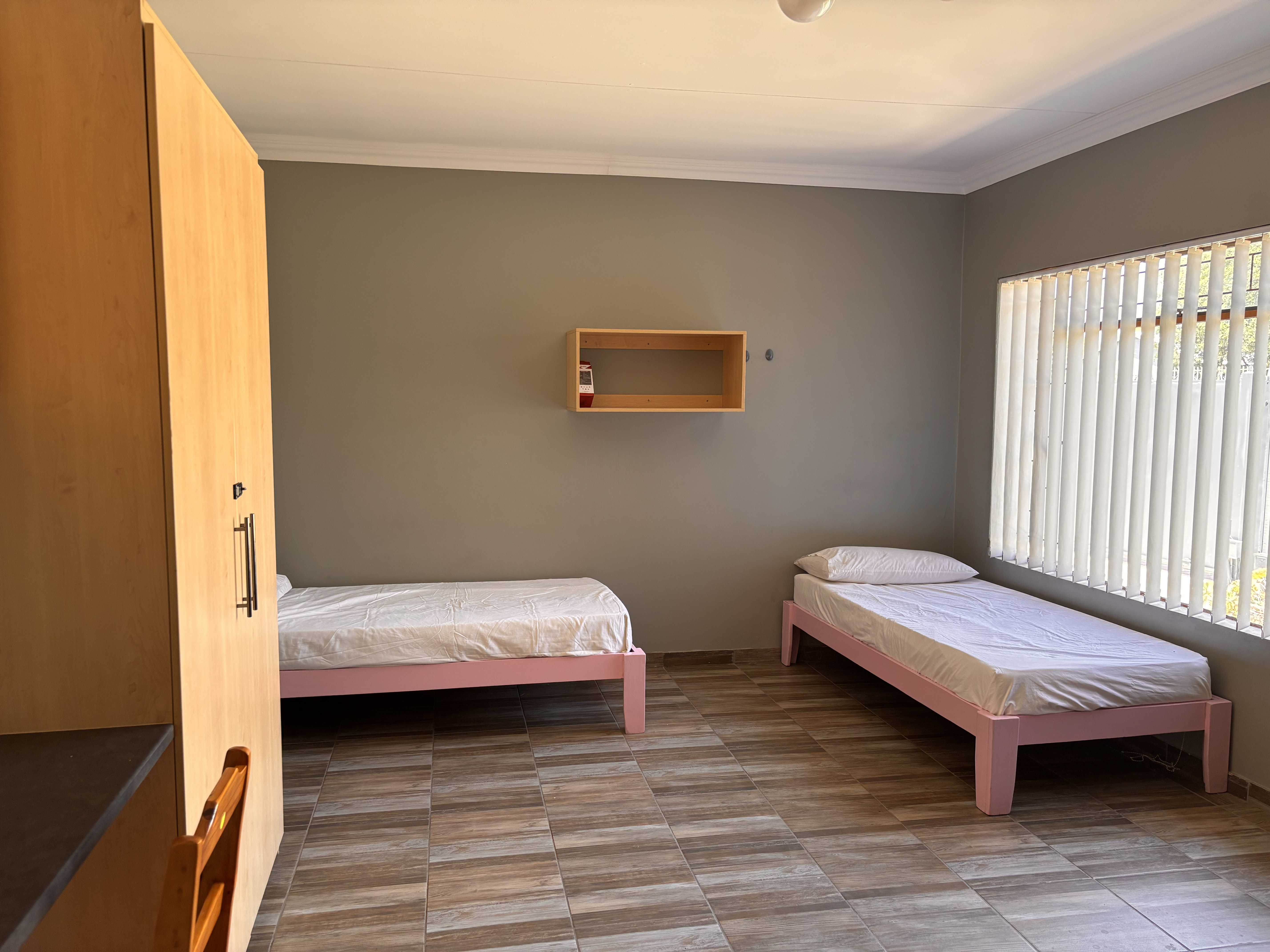 Single Room with En-Suite Bathroom