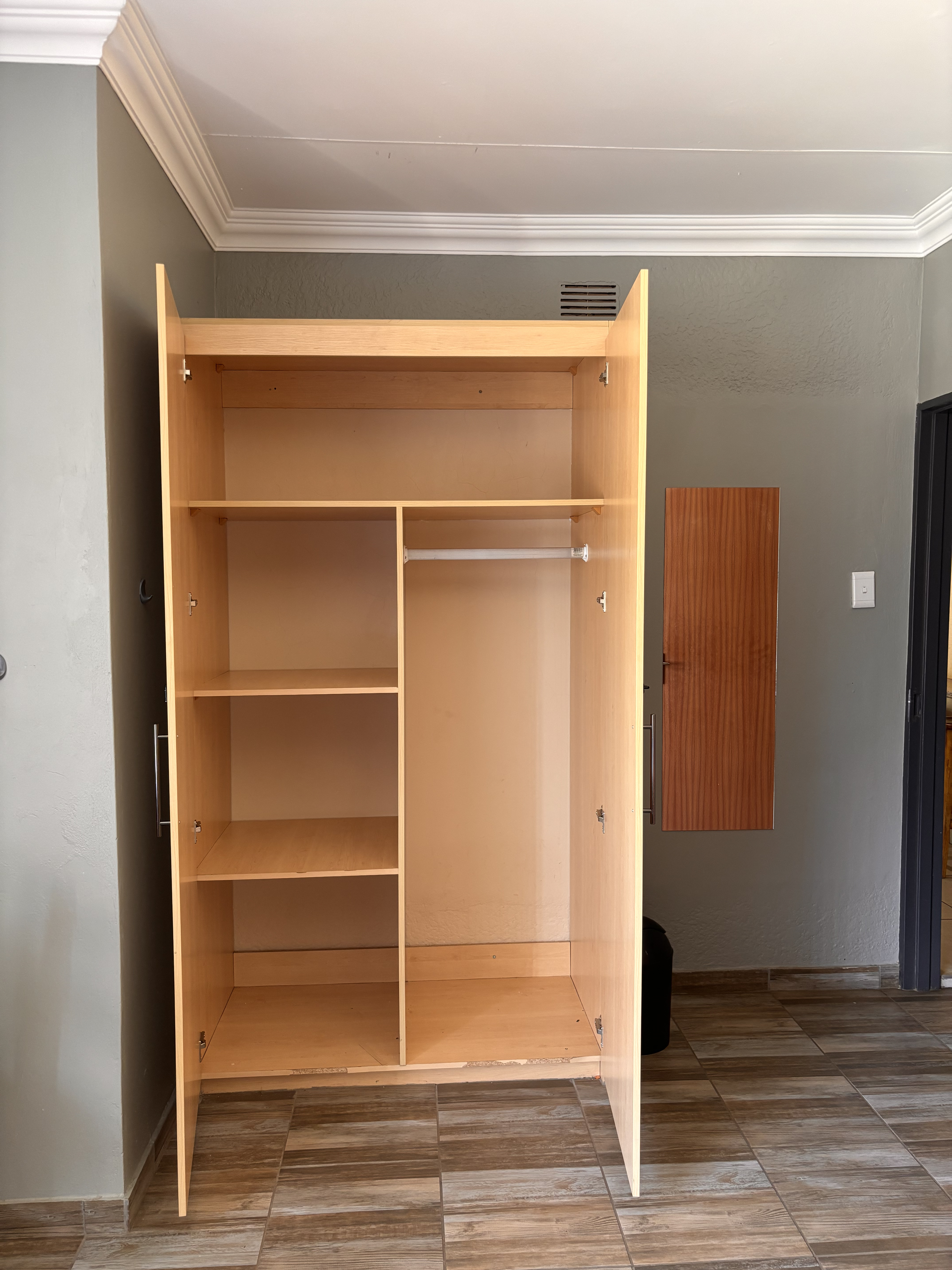 Single Room with En-Suite Bathroom