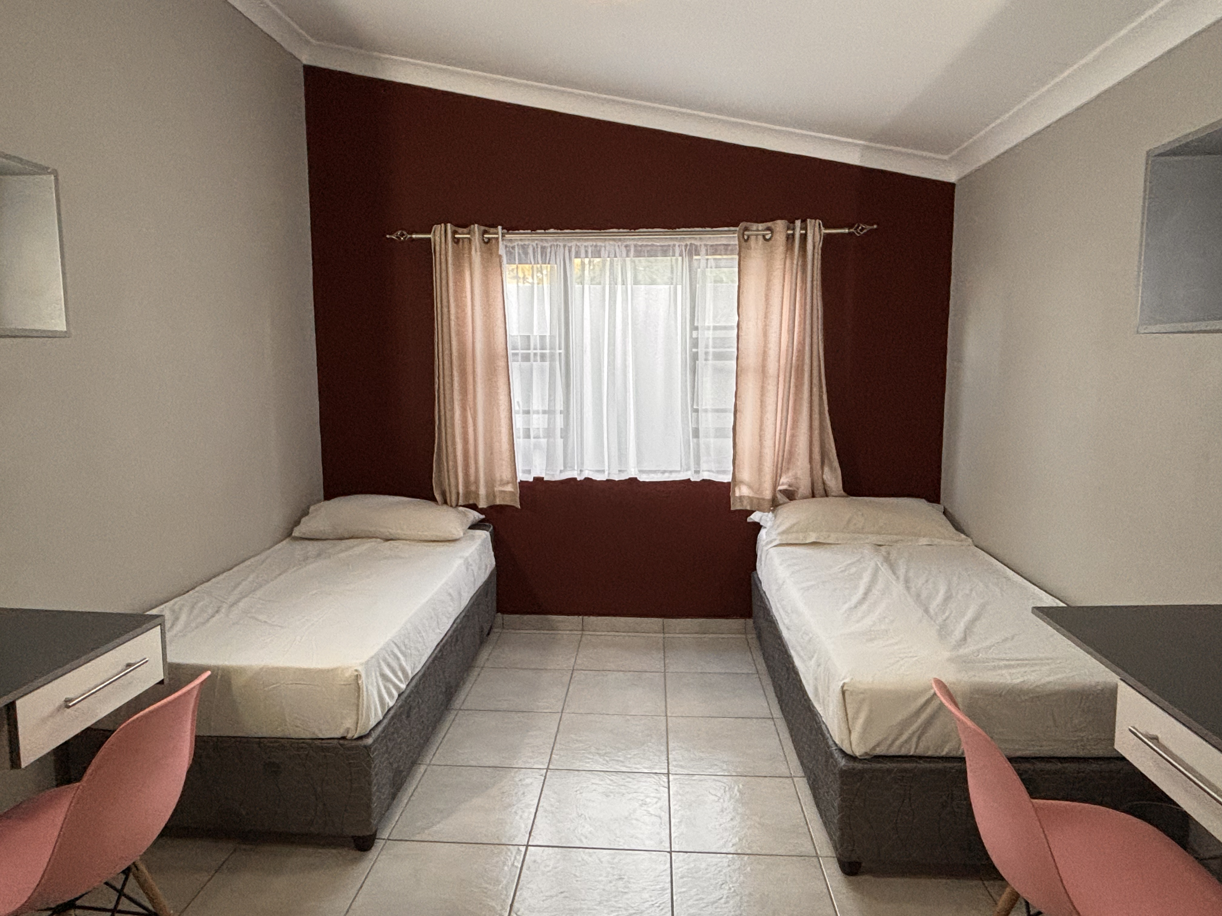 Single Room with En-Suite Bathroom