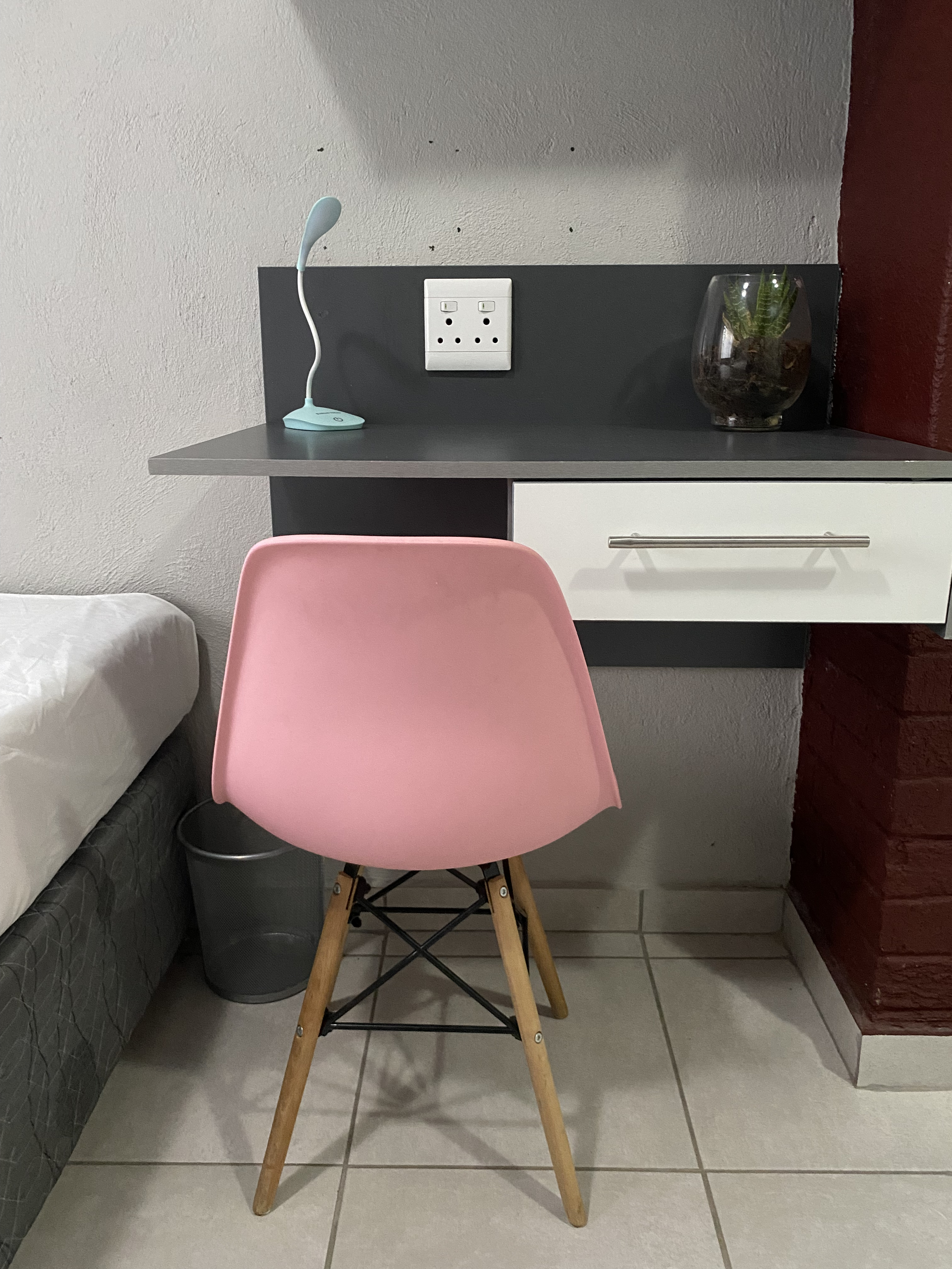 Single Room with En-Suite Bathroom