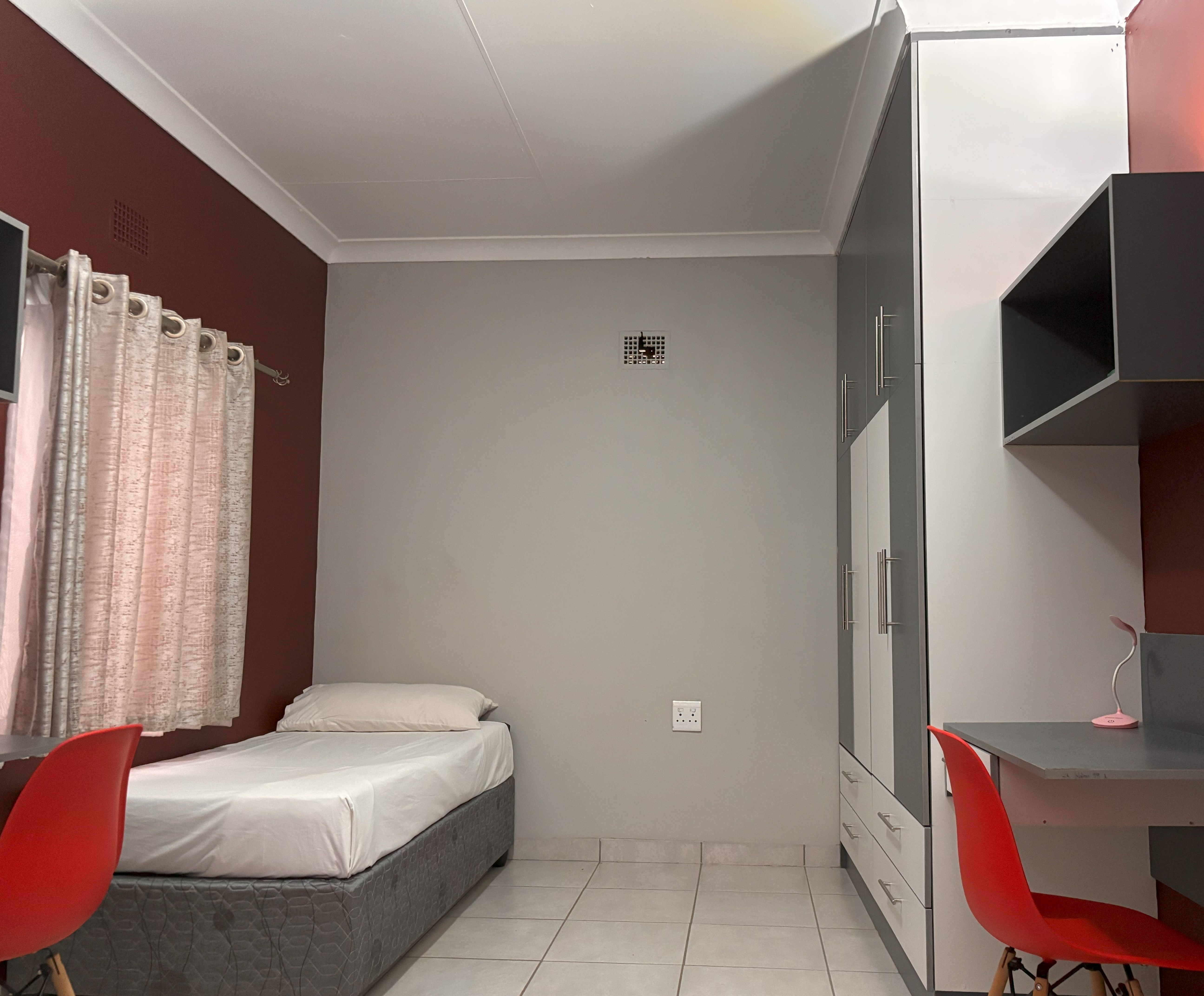 Single Room with En-Suite Bathroom