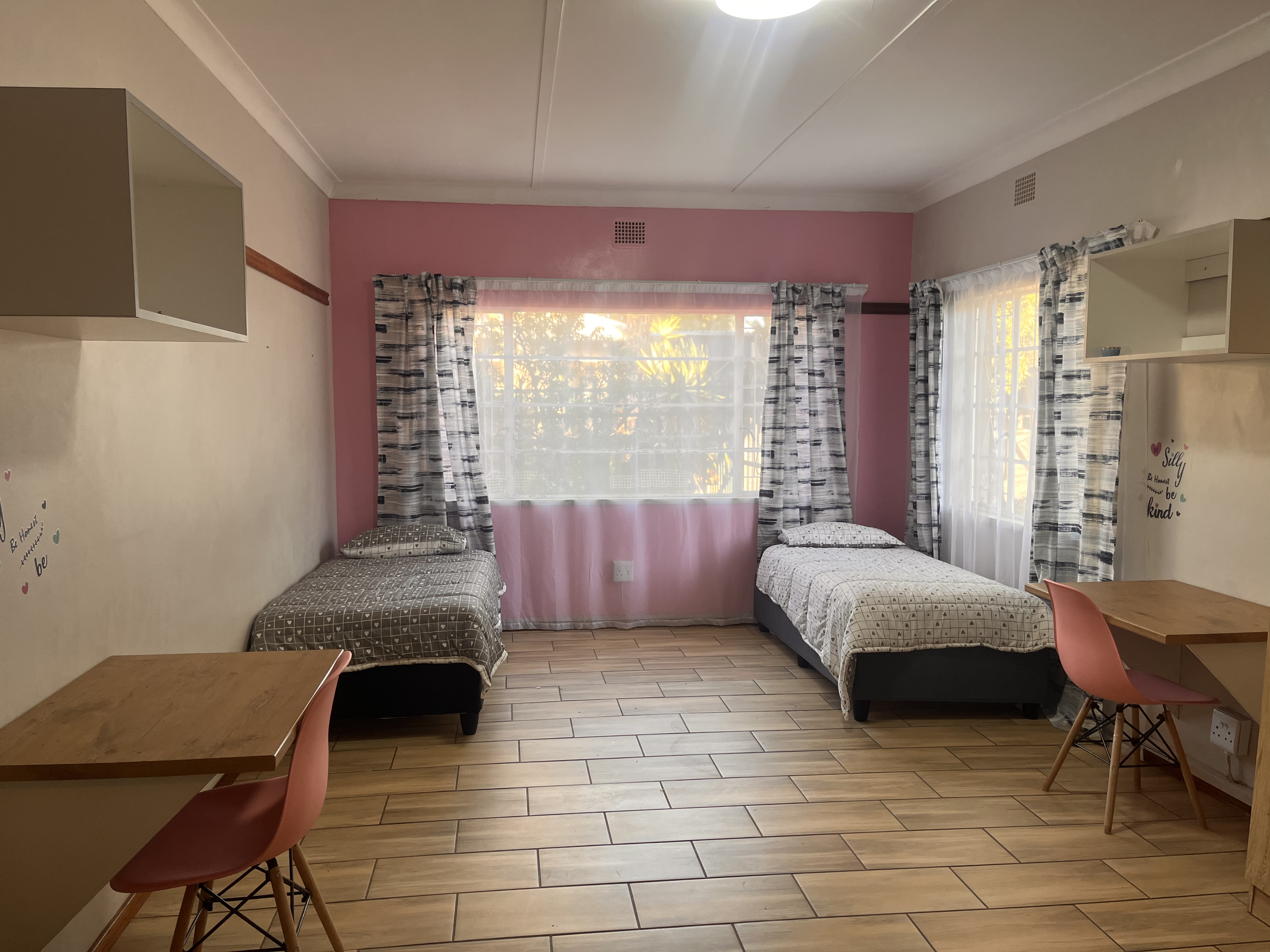 Single Room with En-Suite Bathroom