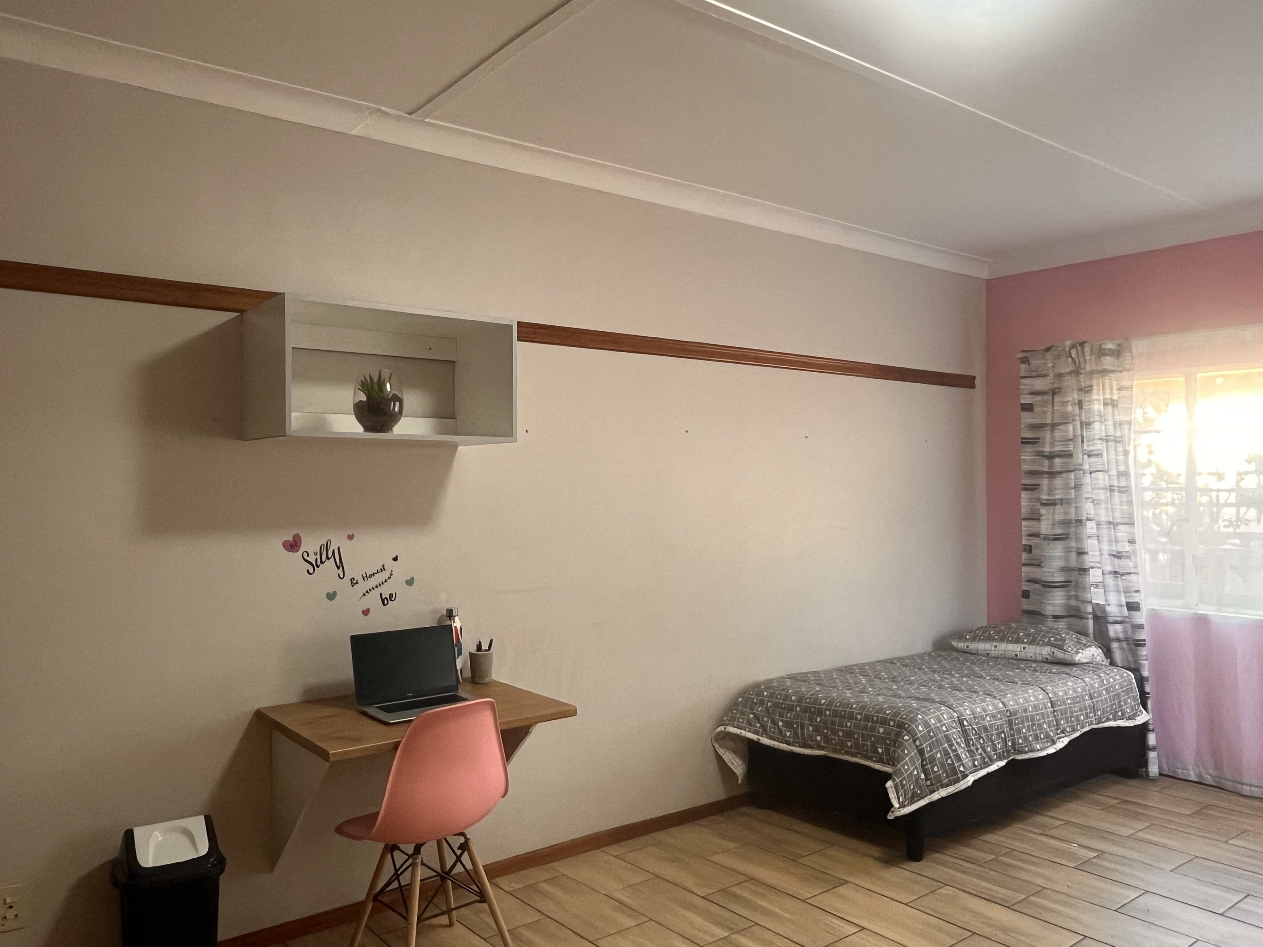 Single Room with En-Suite Bathroom